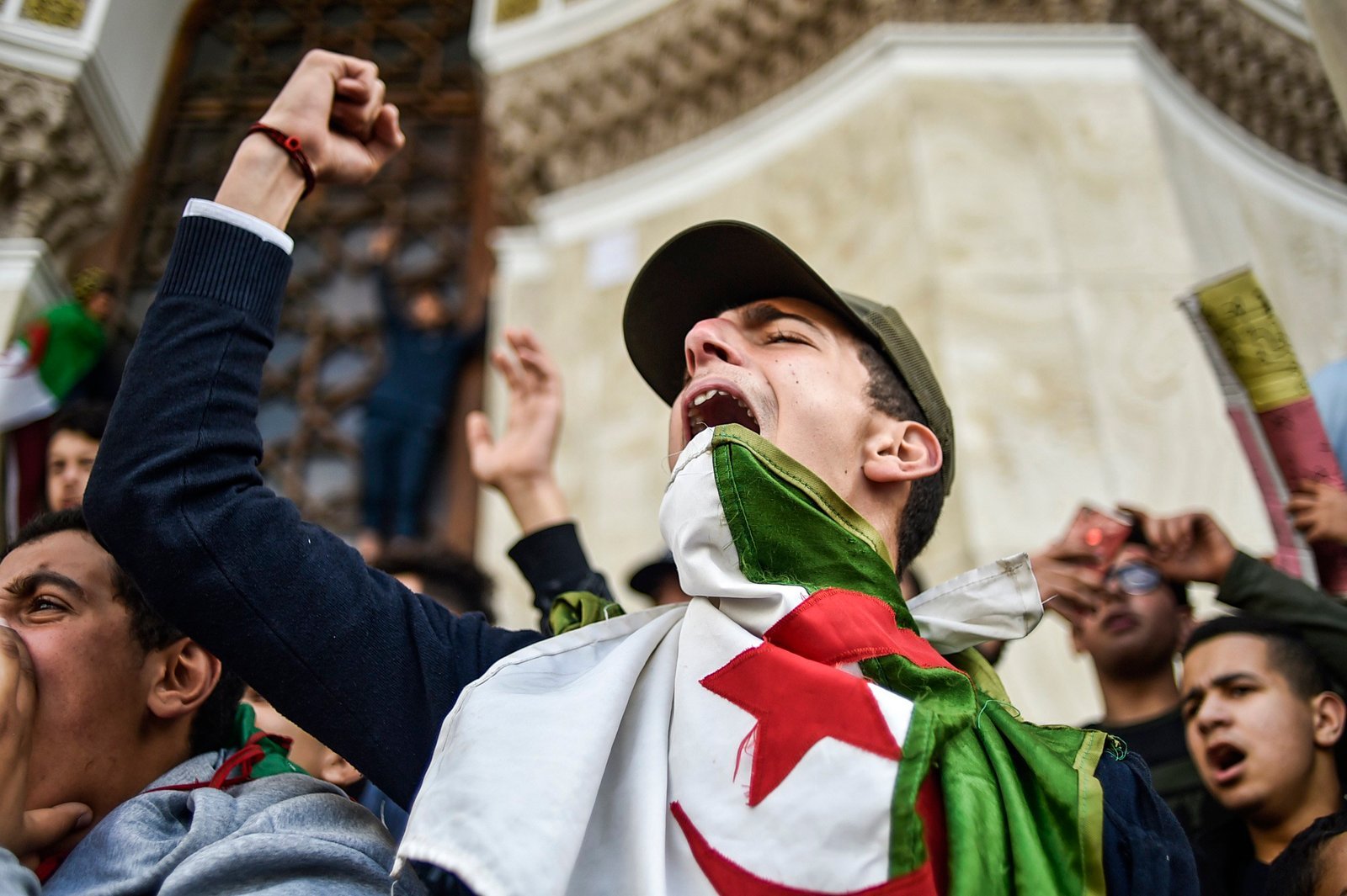 باحثون جامعيون يدعون لدراسات علمية في ضاهرة الحراك